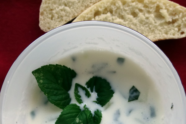 ricetta zuppa fredda di cetrioli turca con yogurt e cetriolo