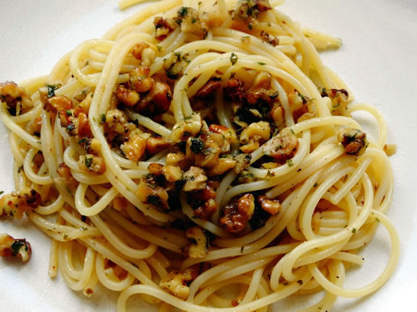 ricetta spaghetti con salsa di noci