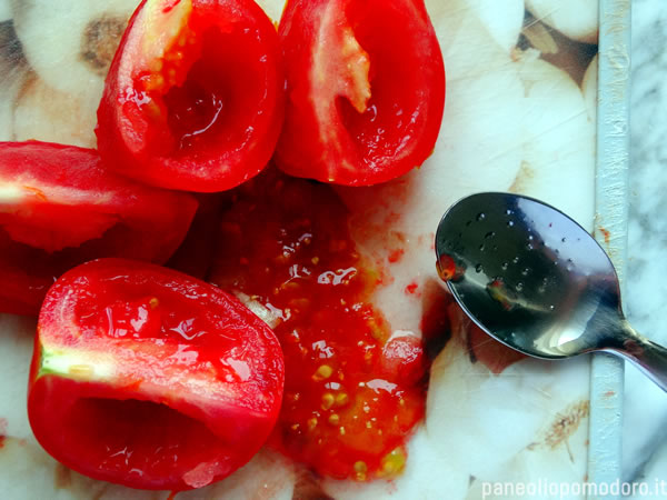 gazpacho: togliere i semi ai pomodoro