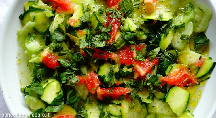 ricetta insalata cruda con cetriolo e zucchina