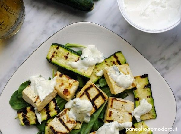 insalata di tofu e zucchine grigliate