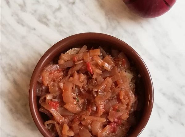 zuppa di cipolle rosse al pomodoro